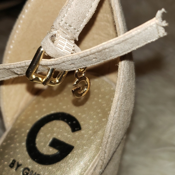 By guess sandal size 9 beige - Picture 3 of 4